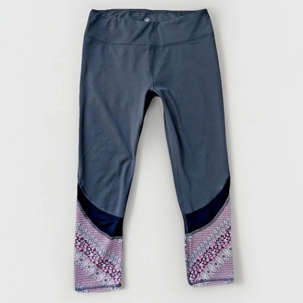 GAIAM Capri Activewear Leggings Size M Medium Gray Capri Capris Yoga Womens Gym
